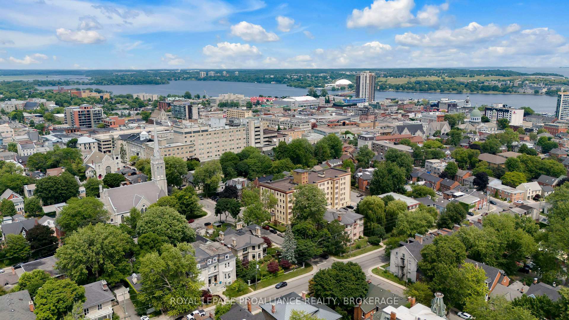 Property Photo: 67 Sydenham Street 302 ON K7L 3H2
