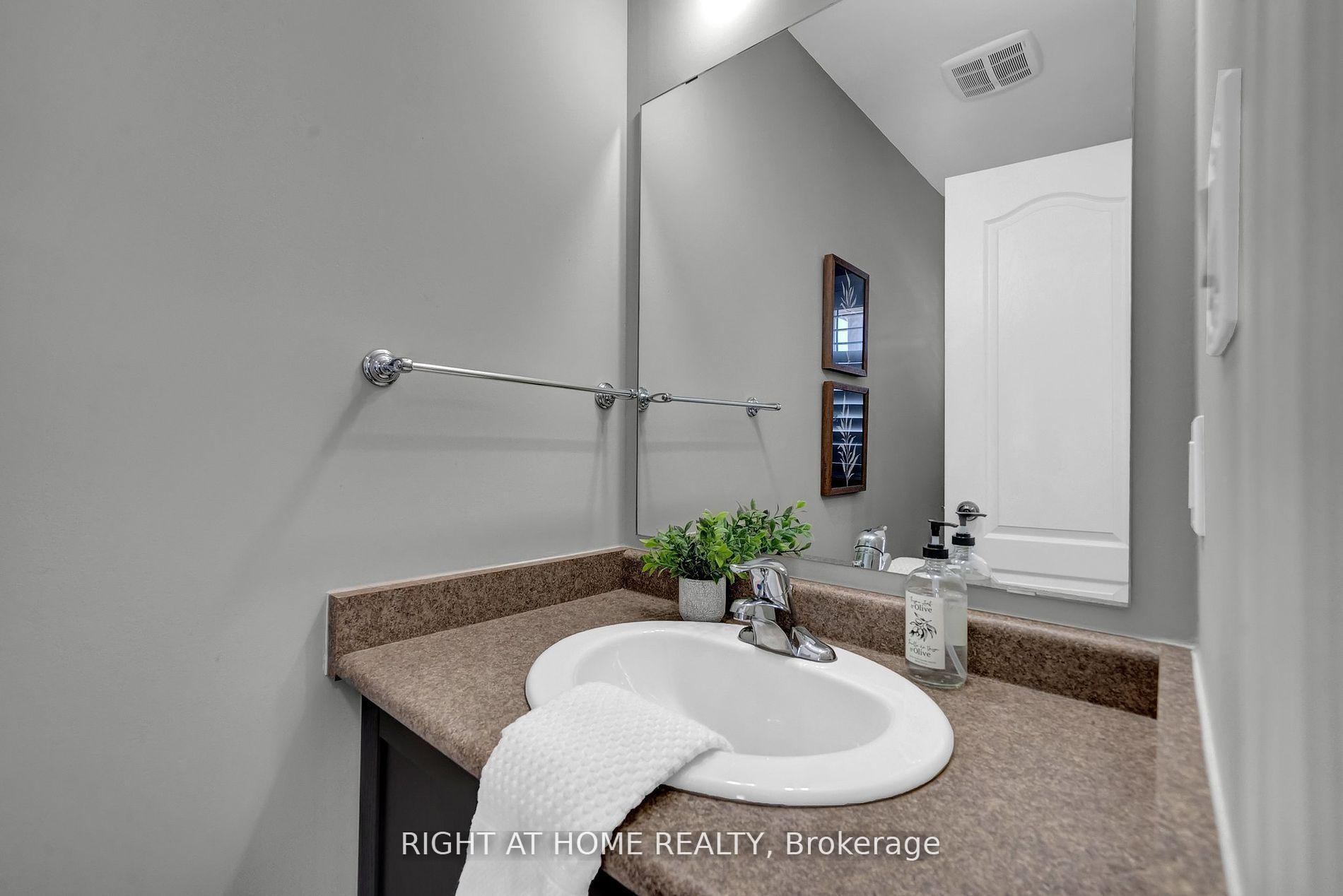 Property Photo: 6 Vetzal Court ON L1E 0H3