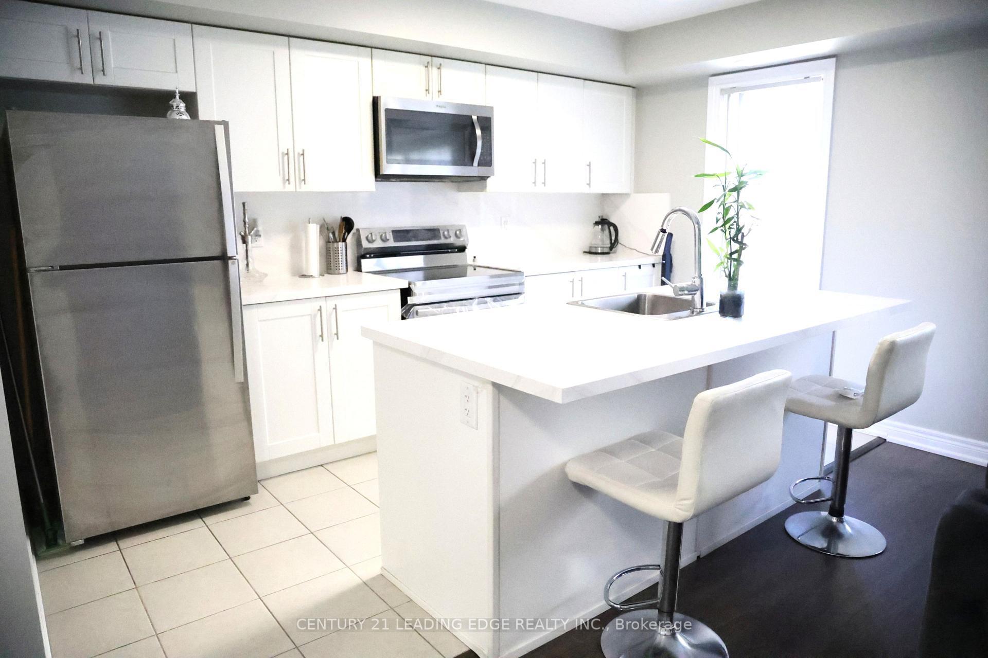 Property Photo: 2 Dunsheath Way 132 ON L6B 1N3