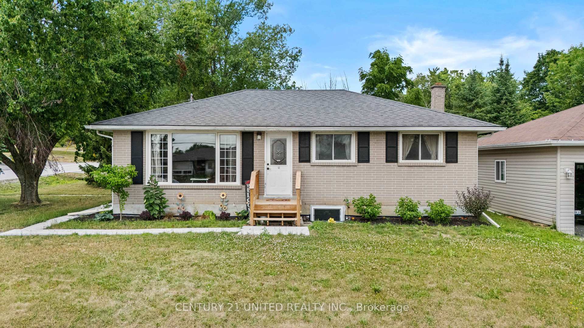 300 Lindan Avenue  Selwyn ON K9L 1K6 photo