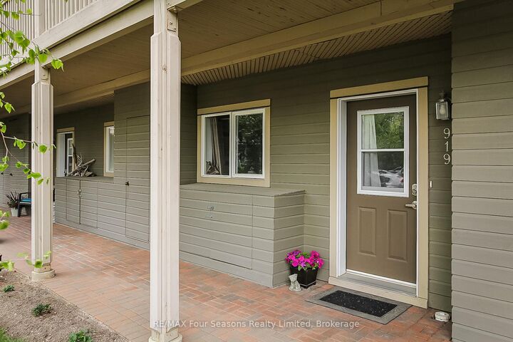 Photo de la propriété:  919 Cedar Pointe Court  ON L9Y 5C7 