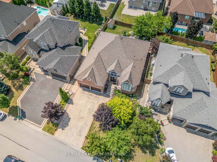 86 Novaview Crescent  Vaughan ON L4L 9L7 photo