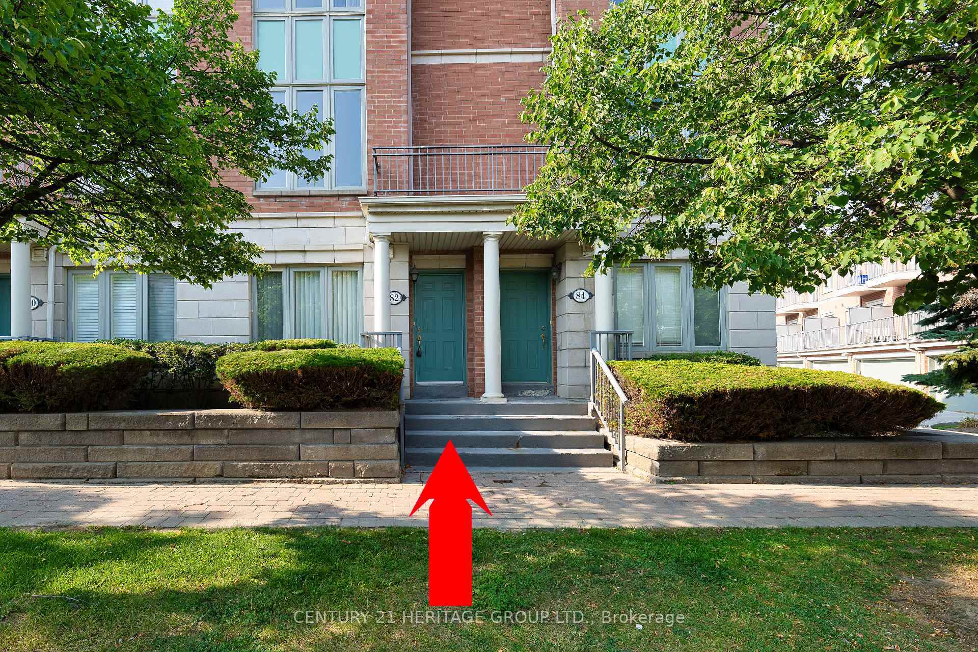 Property Photo:  82 Suncrest Boulevard  ON L3T 7Y1 