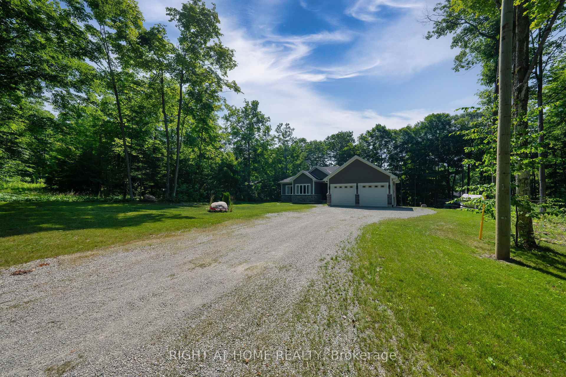 Property Photo: 9 Fairlawn Grove ON L9M 0B5