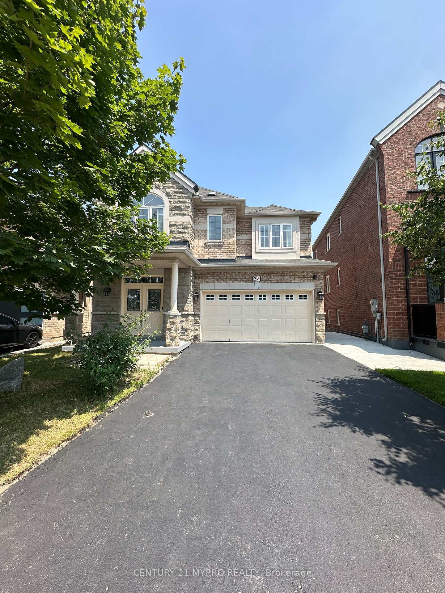 Property Photo:  37 Watchman Road  ON L6P 2L6 