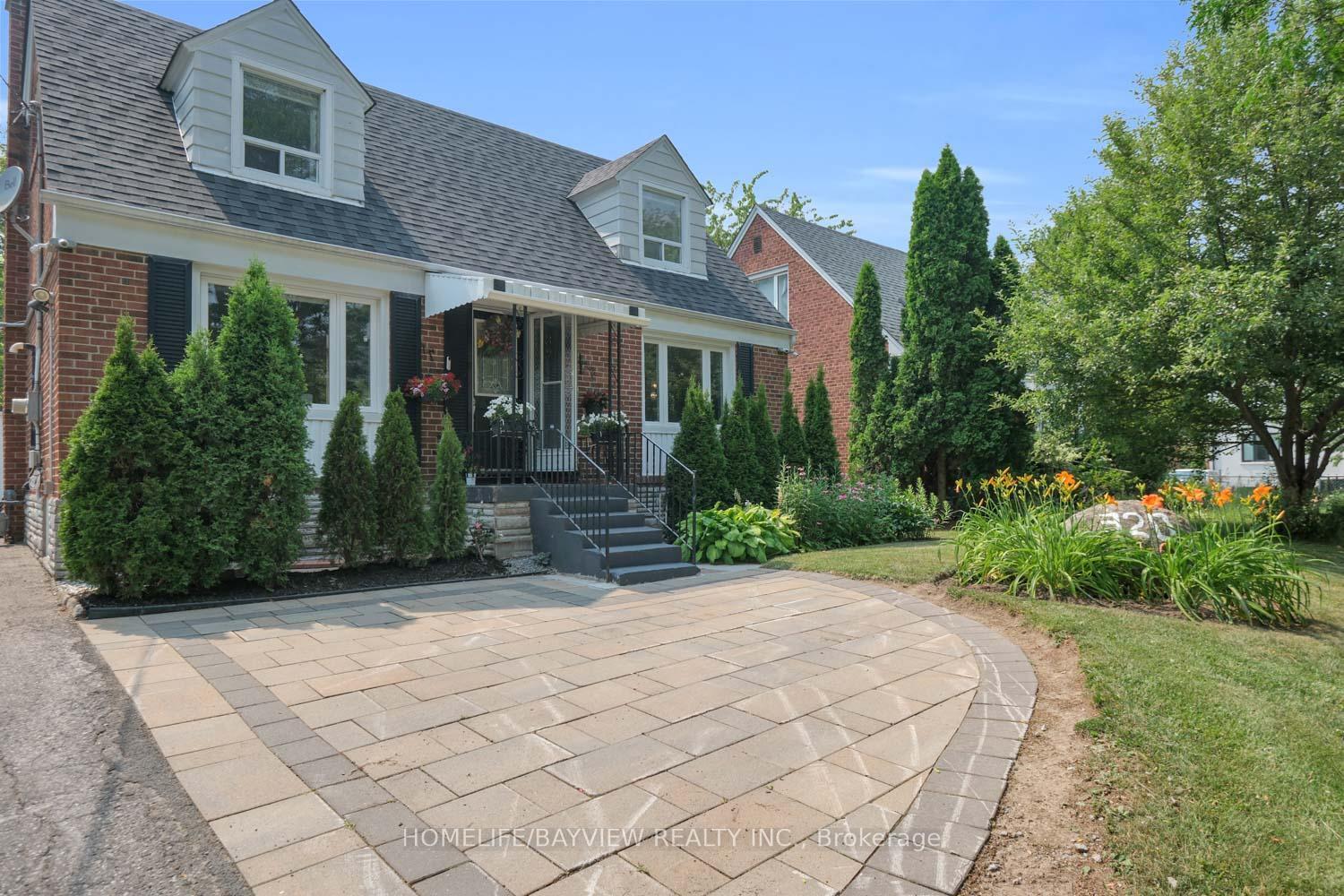 Property Photo:  320 Senlac Road E 320  ON M2R 1R1 