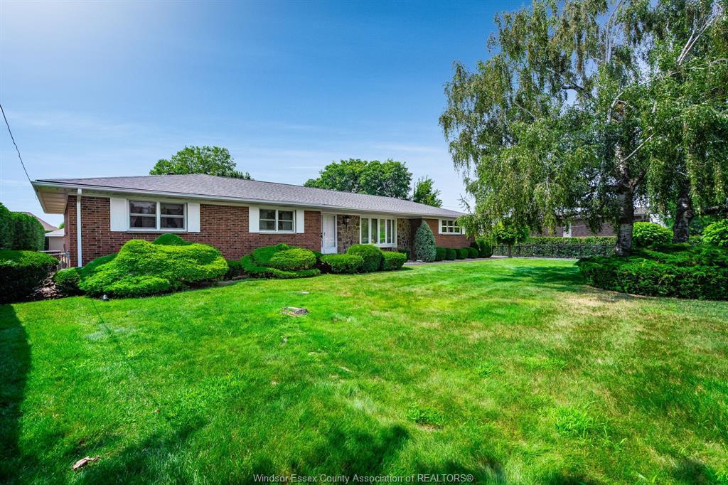 Property Photo: 11 Kenneth Drive ON N8H 4B2