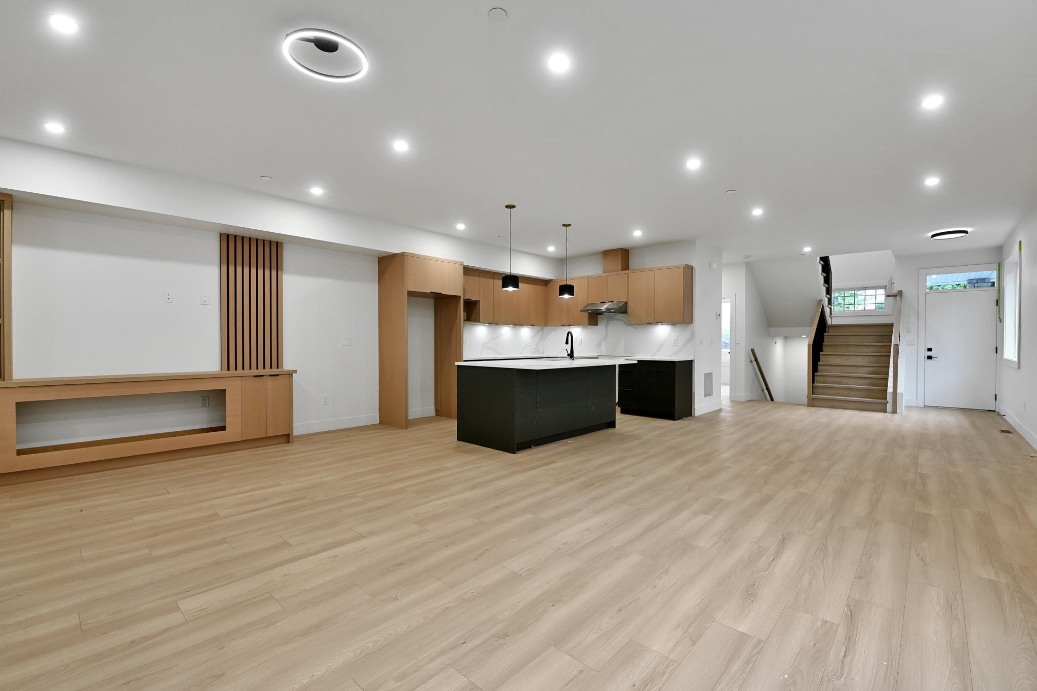 Property Photo:  32901 3rd Avenue A  BC V2V 1N2 