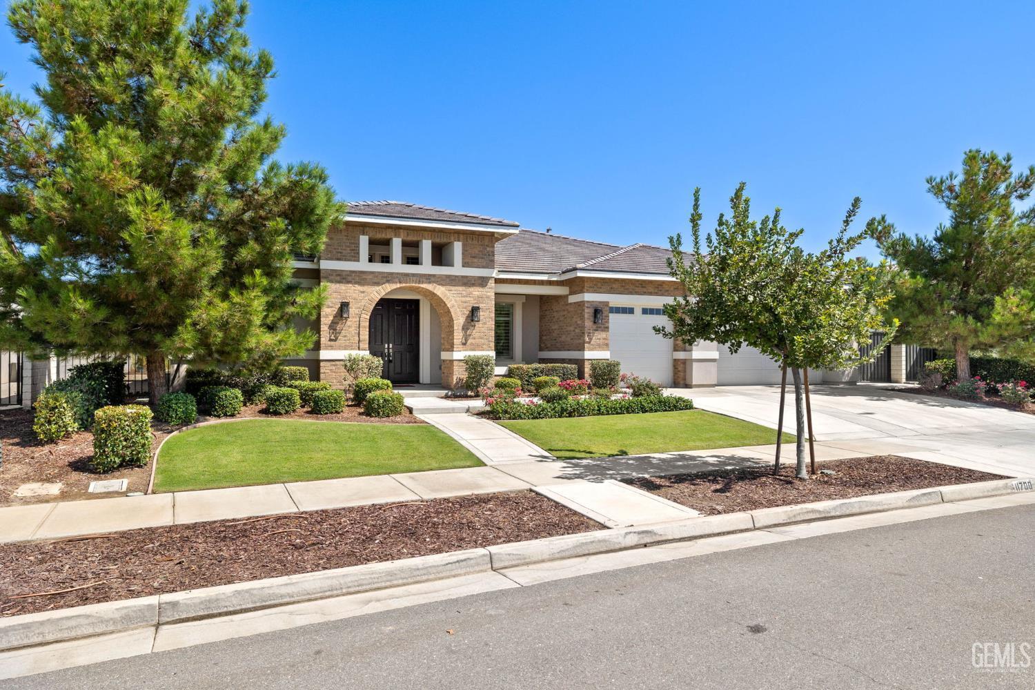 Property Photo: 11700 Vinery Way CA 93311