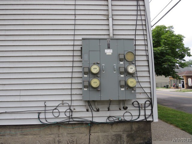 Property Photo:  699 Oliver Street  NY 14120 