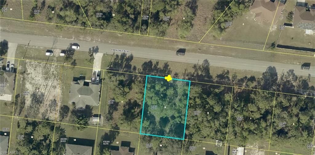 Property Photo: 416 Parkdale Blvd FL 33974