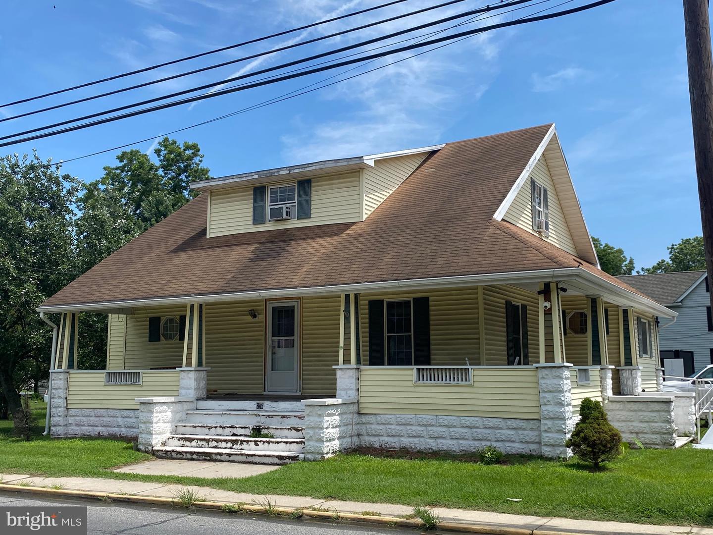 Property Photo: 206 Market St DE 19973