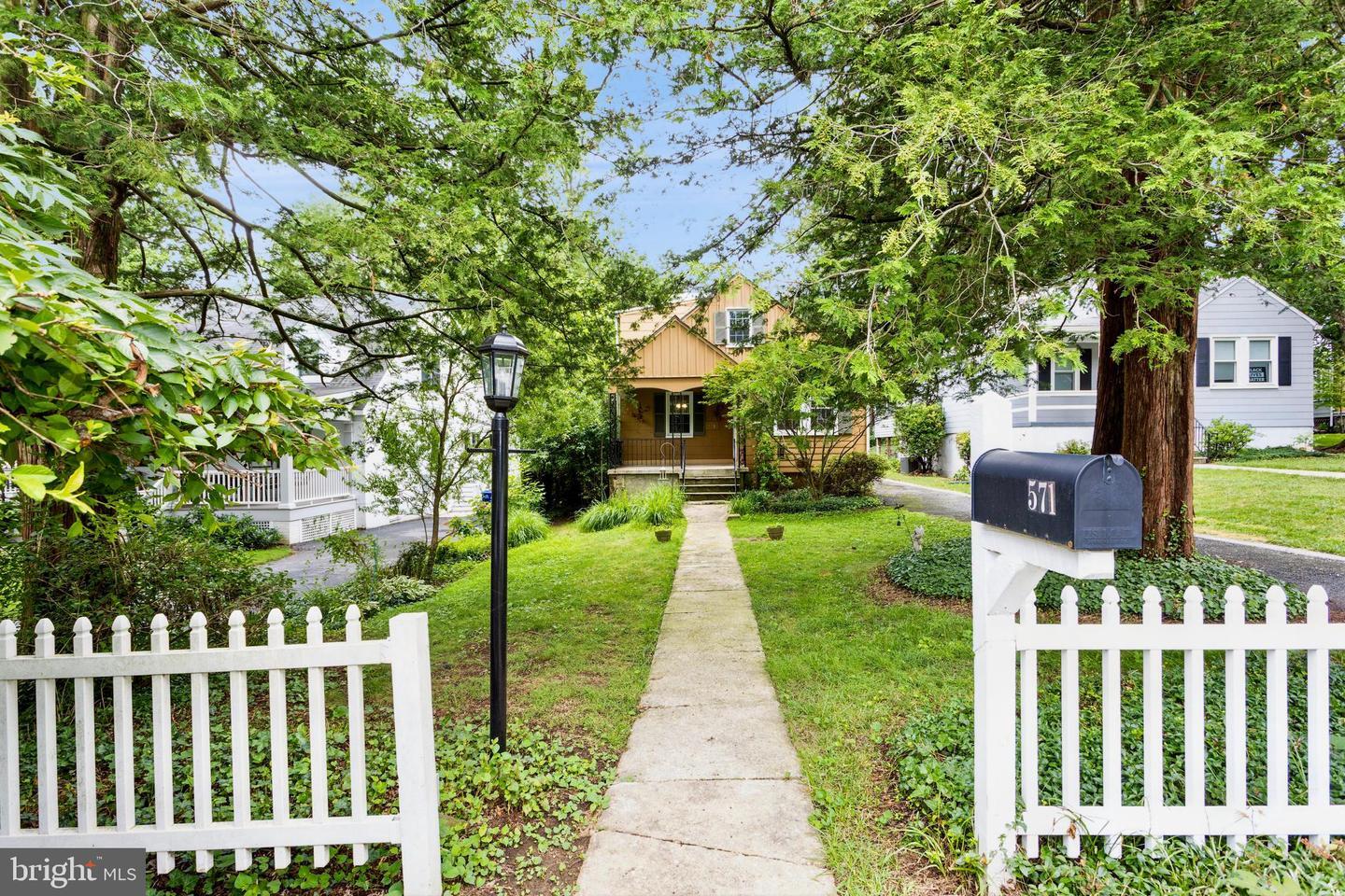 Property Photo: 571 Woodbine Avenue MD 21204