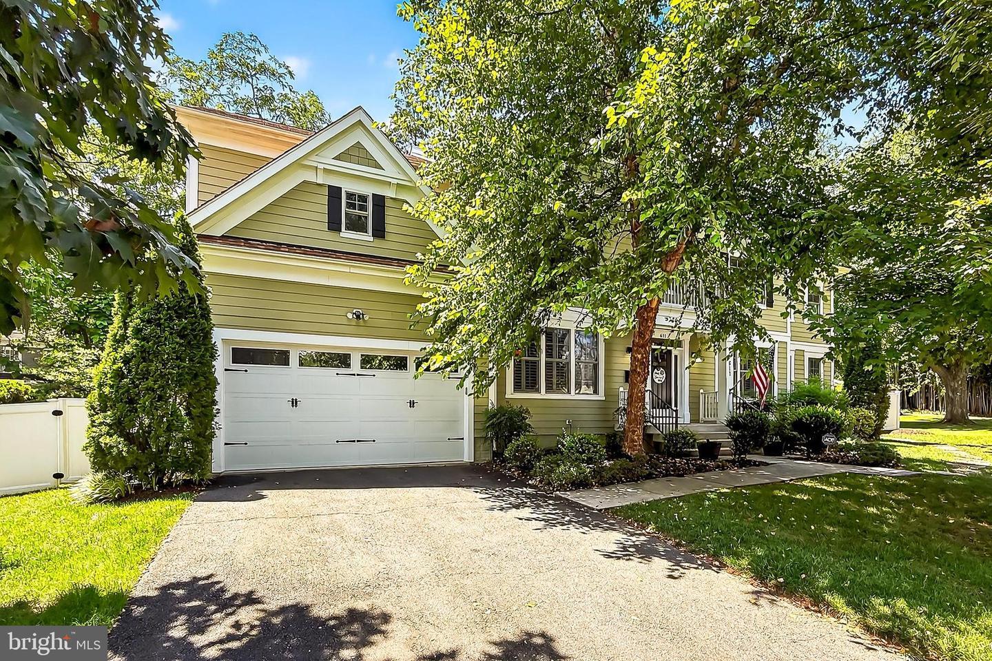 Property Photo: 611 Oak Haven Drive VA 22046