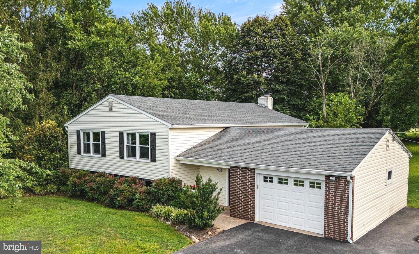 Property Photo:  1982 E Cedarville Road  PA 19465 
