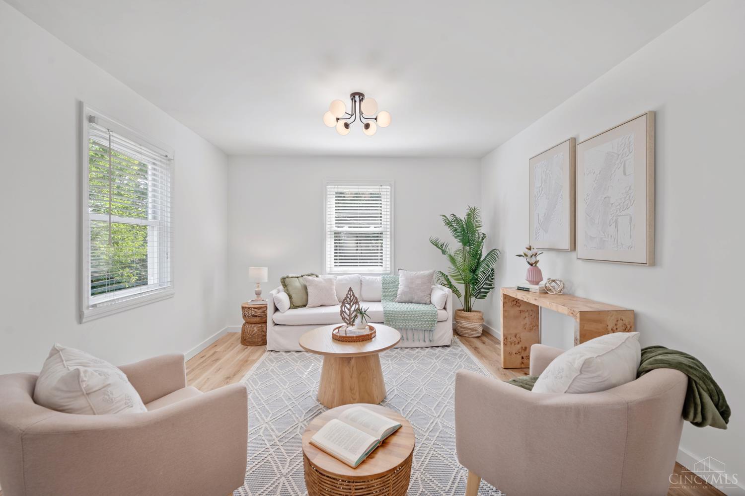 Property Photo: 6815 Sunray Avenue OH 45230