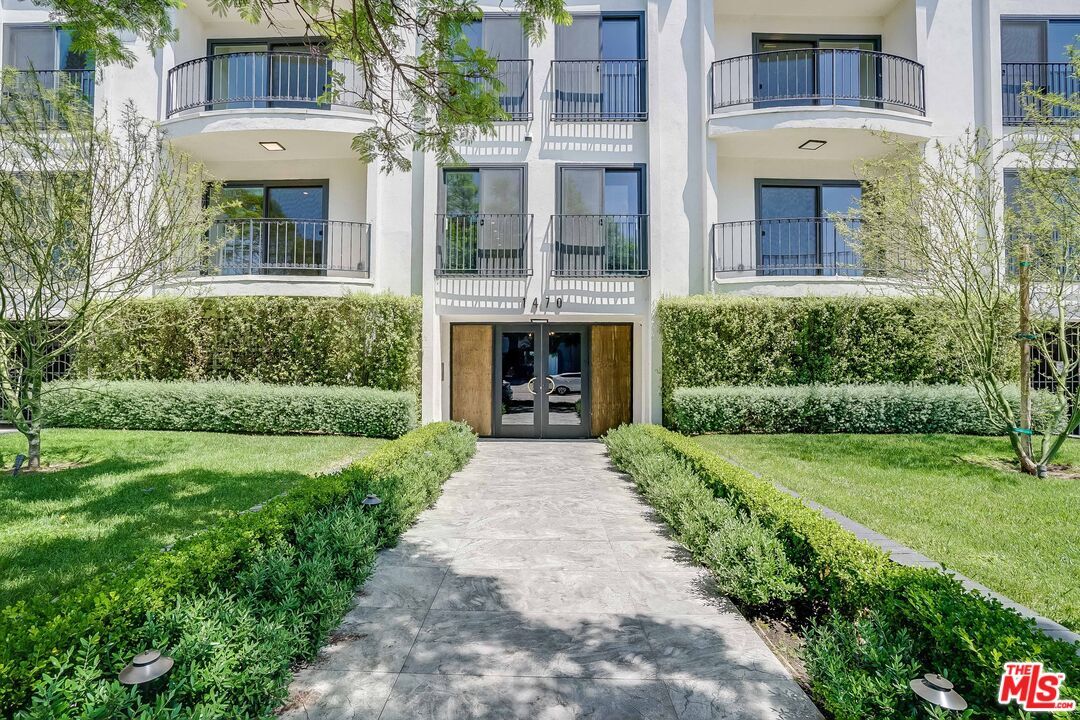 Property Photo:  1470 Rexford Dr  CA 90035 