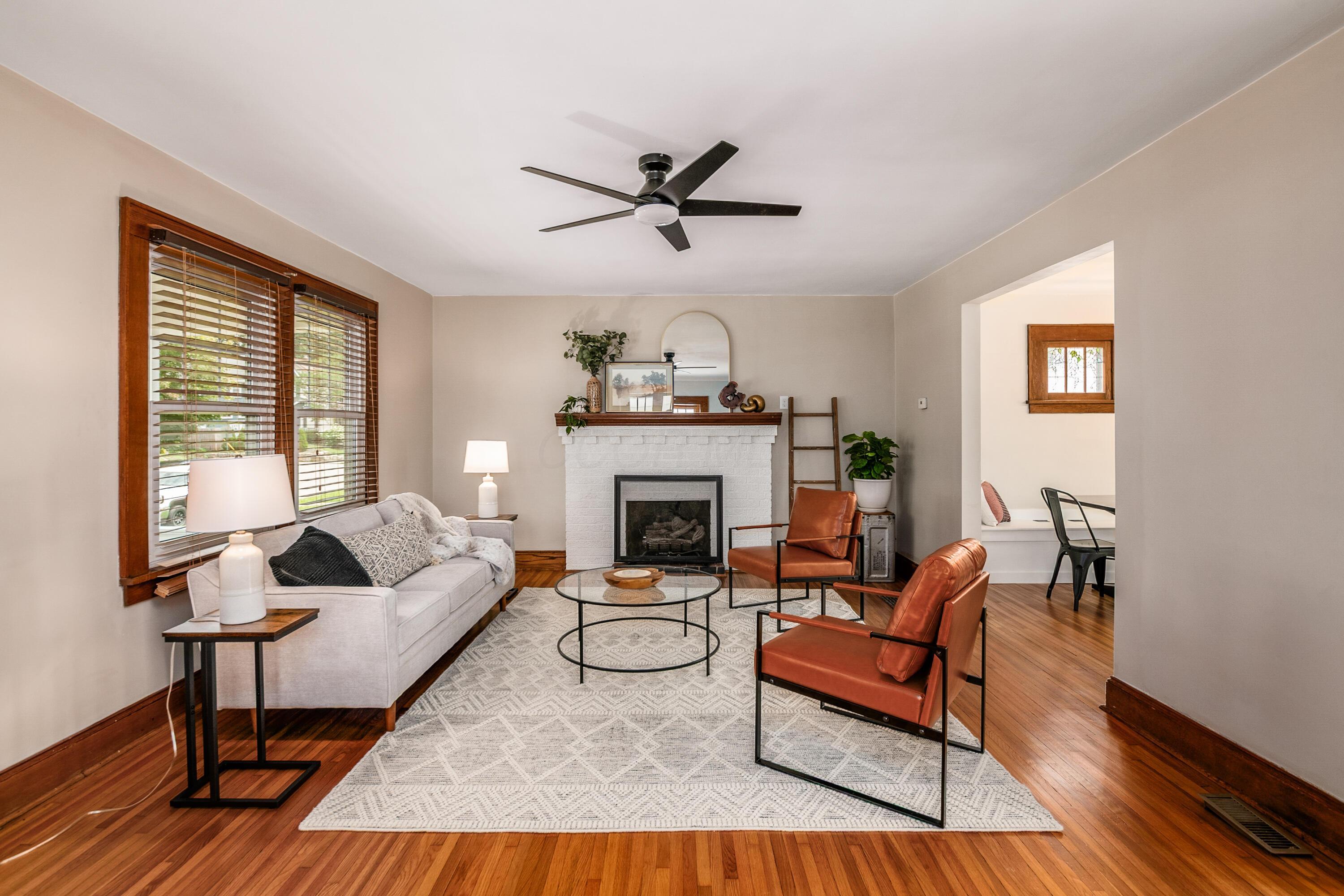 Property Photo: 219 E Como Avenue OH 43202