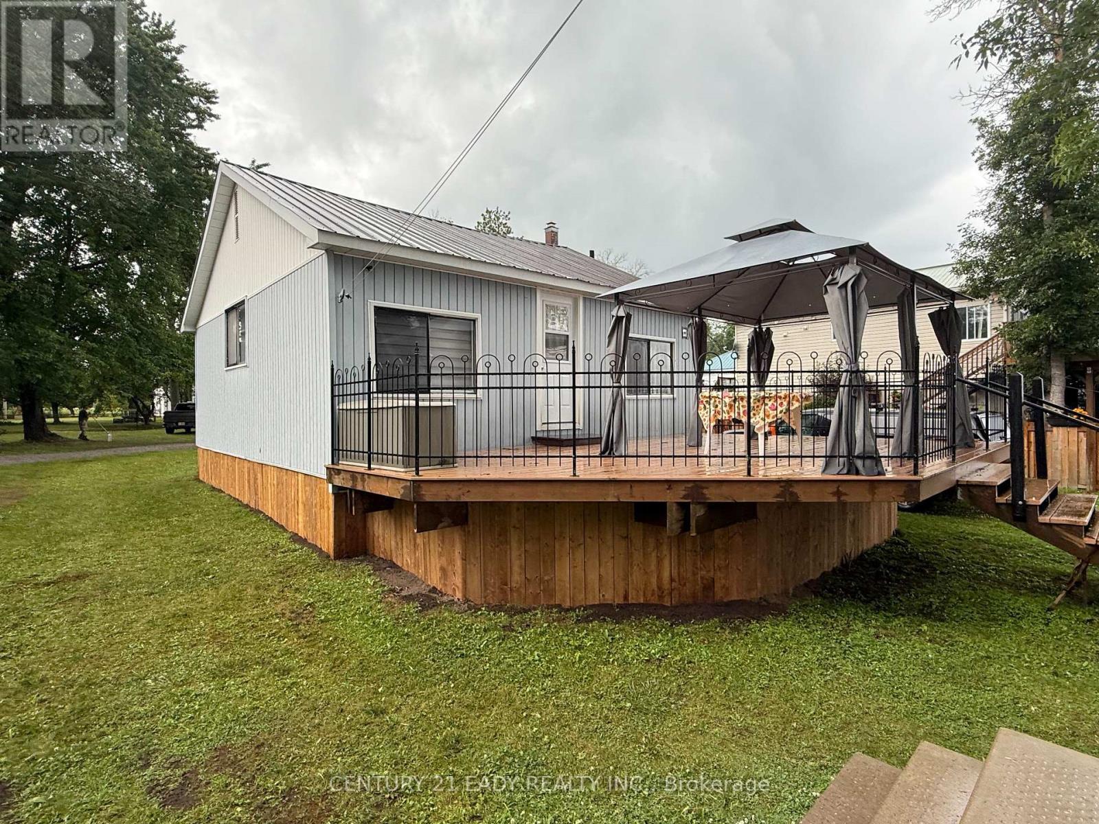 Property Photo: 23 Juby Lane ON K7V 3Z8