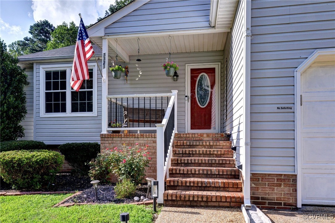 Property Photo: 3321 Pinecrest Circle VA 23168