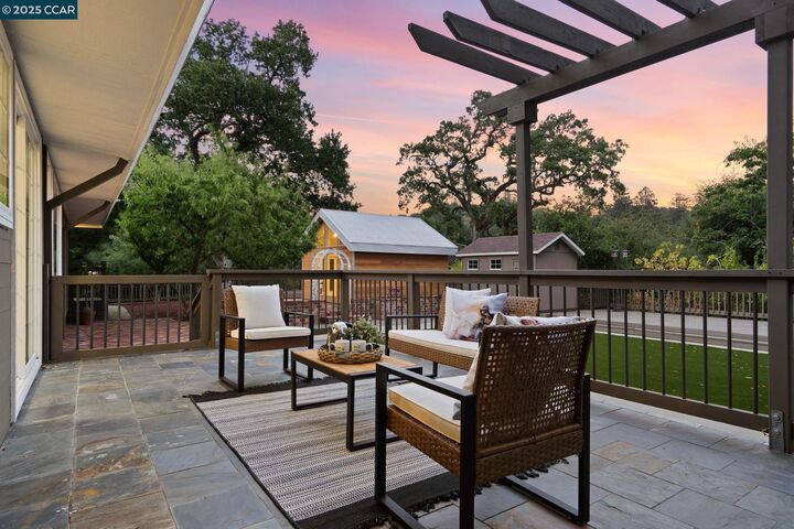 Property Photo:  122 Stein Way  CA 94563 