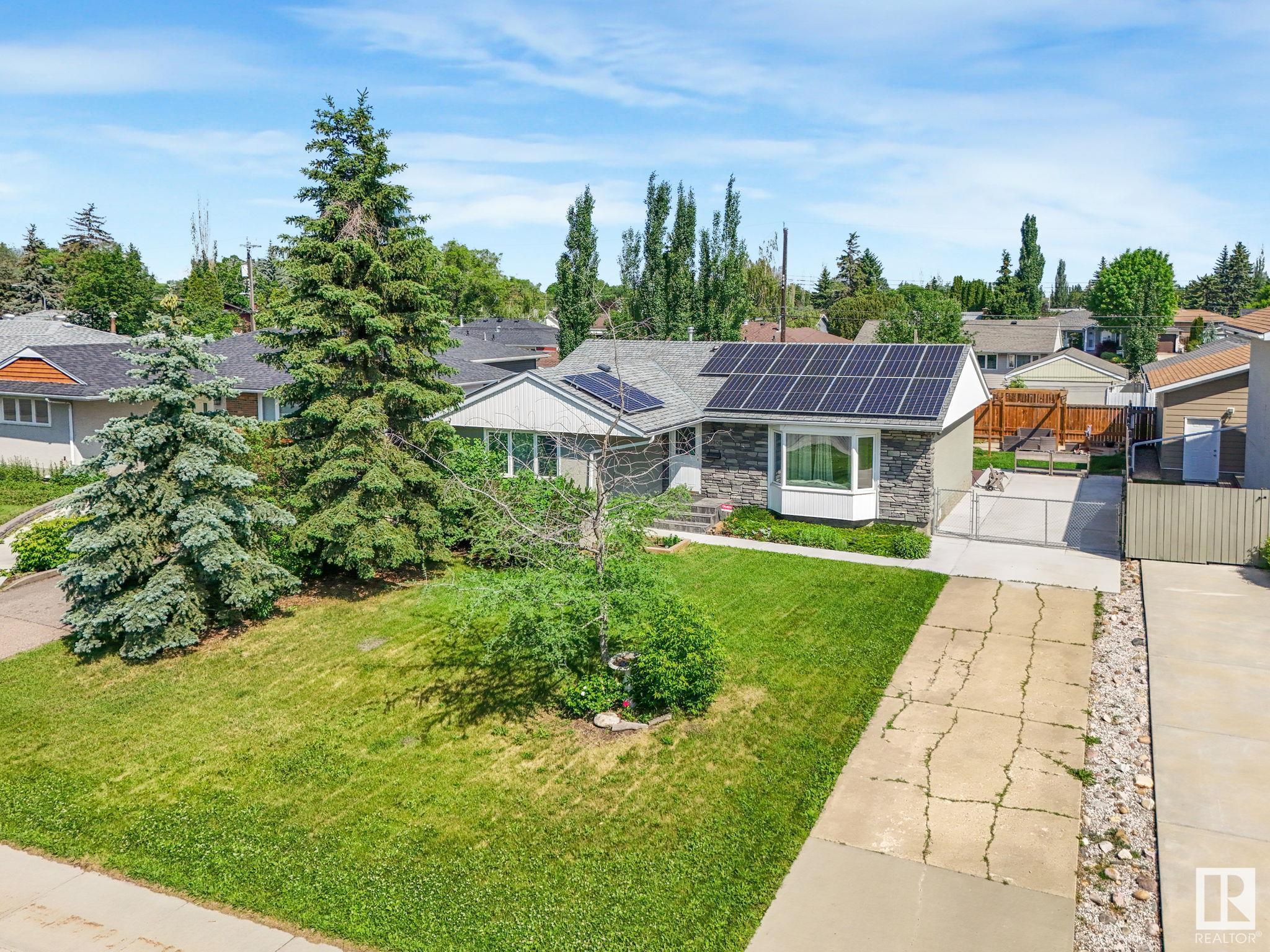 Property Photo: 15906 94 Avenue NW AB T5R 5K8