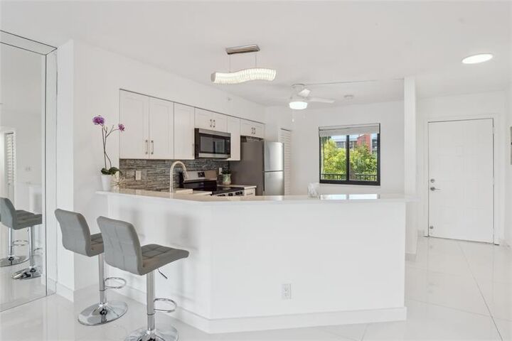 Property Photo:  2205 S Cypress Bend Dr 501  FL 33069 