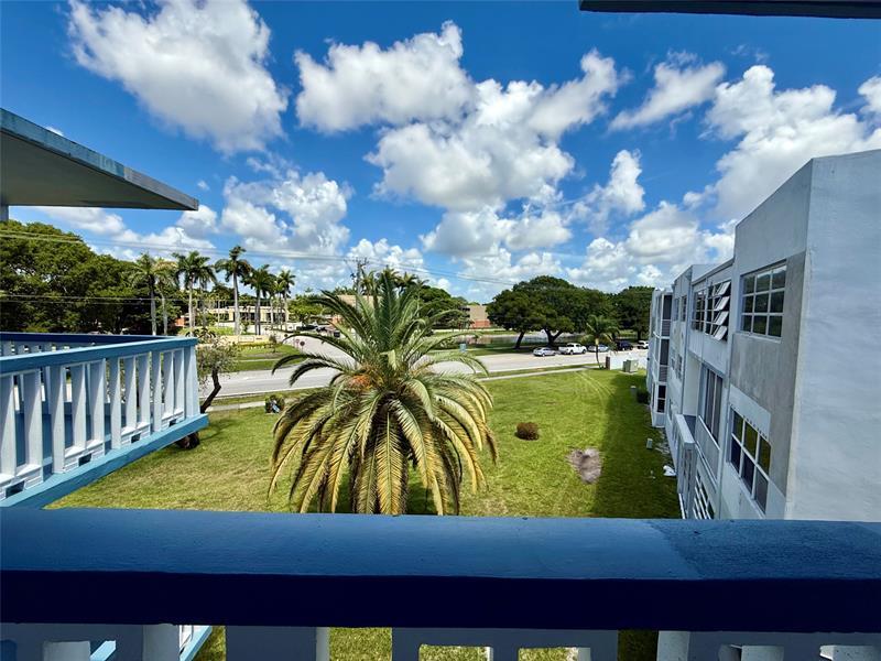 Property Photo: 2300 Park Ln 311 FL 33021