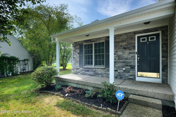 Property Photo:  6709 Rockview Way  KY 40299 
