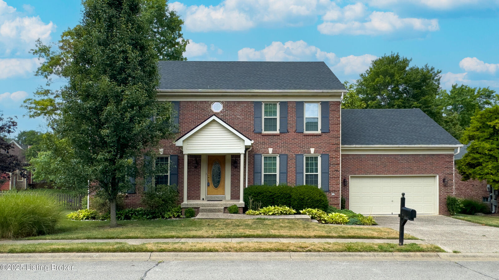 Property Photo:  7710 Nevia Way  KY 40220 