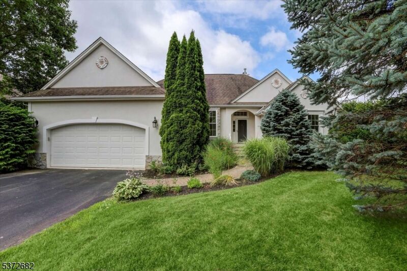 Property Photo:  2 Post Oak Ct  NJ 07419 