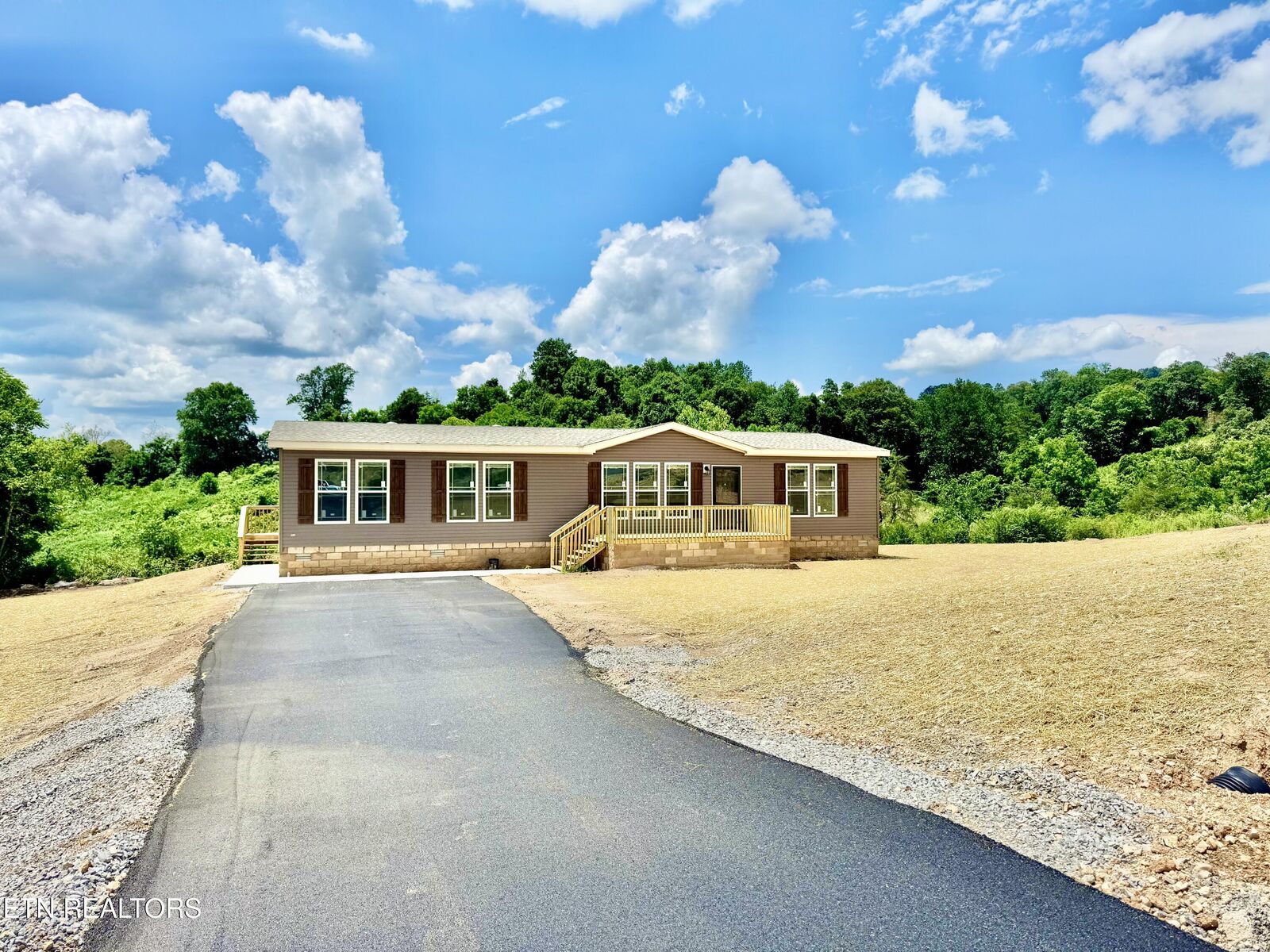 Property Photo: 329 Perkey Way TN 37825