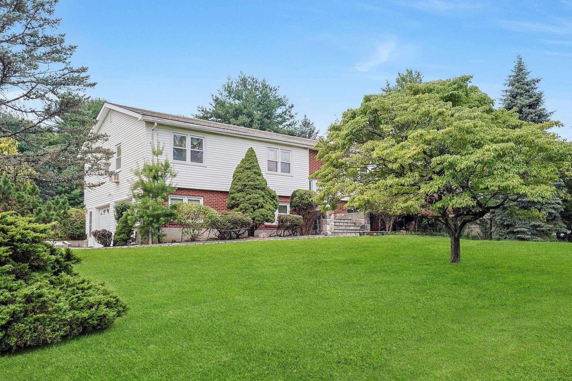 Property Photo:  108 Eastview Drive  NY 10595 
