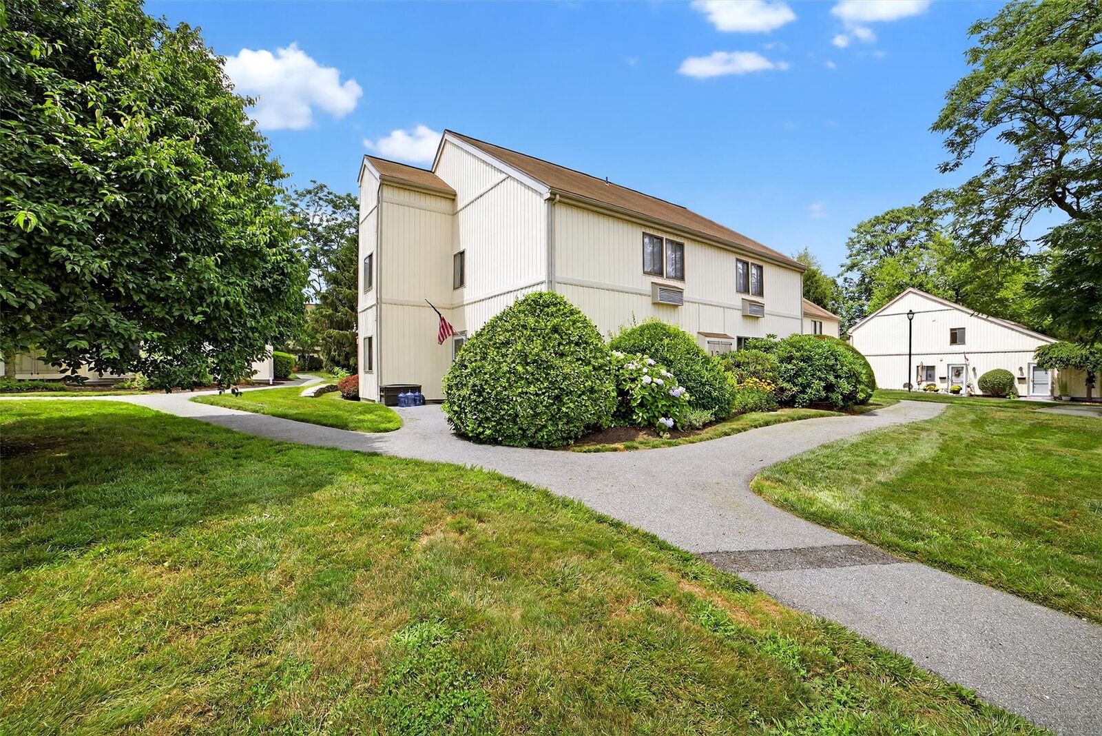 Property Photo: 13 Cromwell Place #A NY 10547