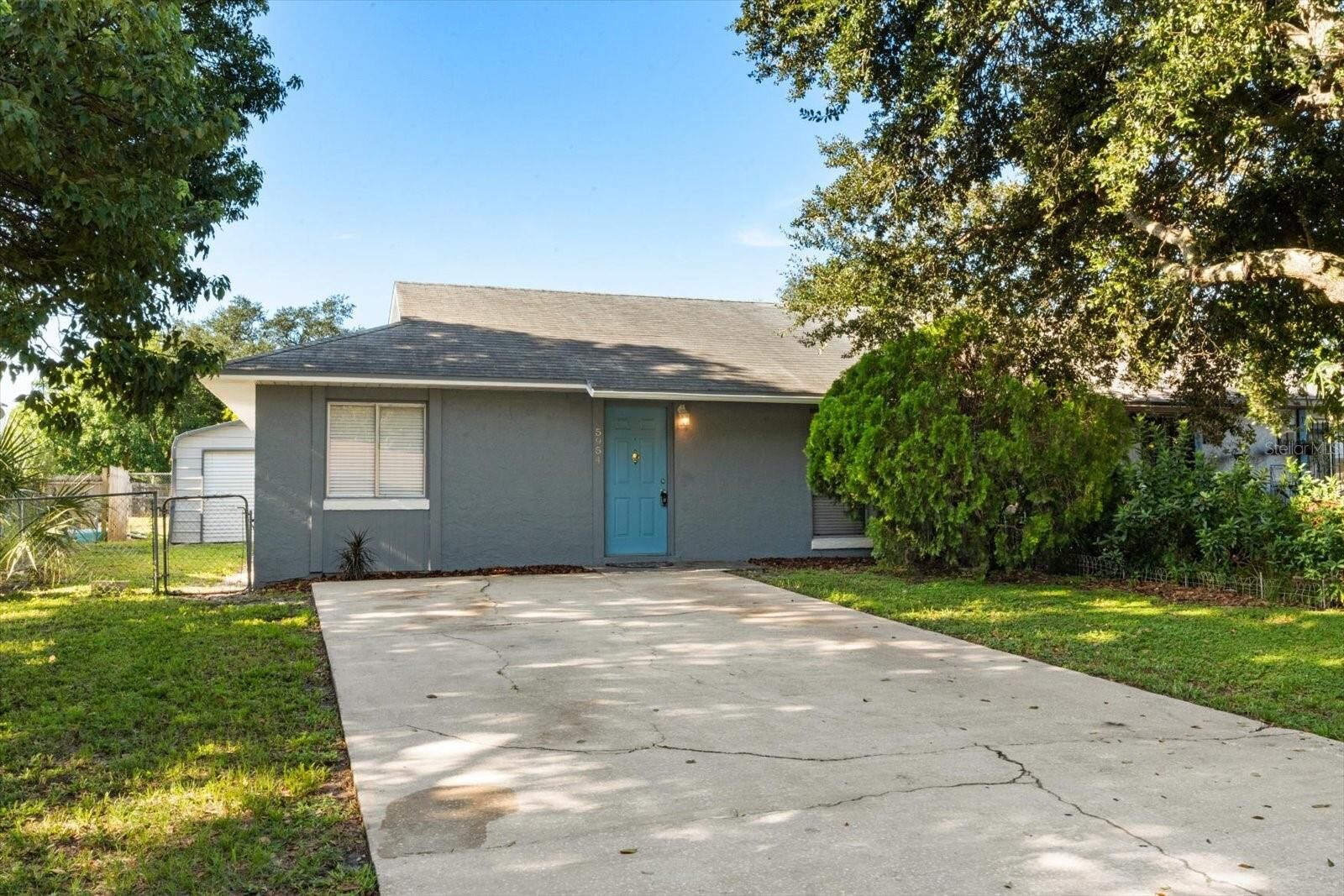 Property Photo:  5954 Wallace Drive  FL 32807 