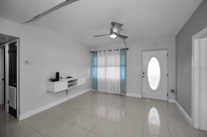 Property Photo: 4346 14th Avenue N FL 33713