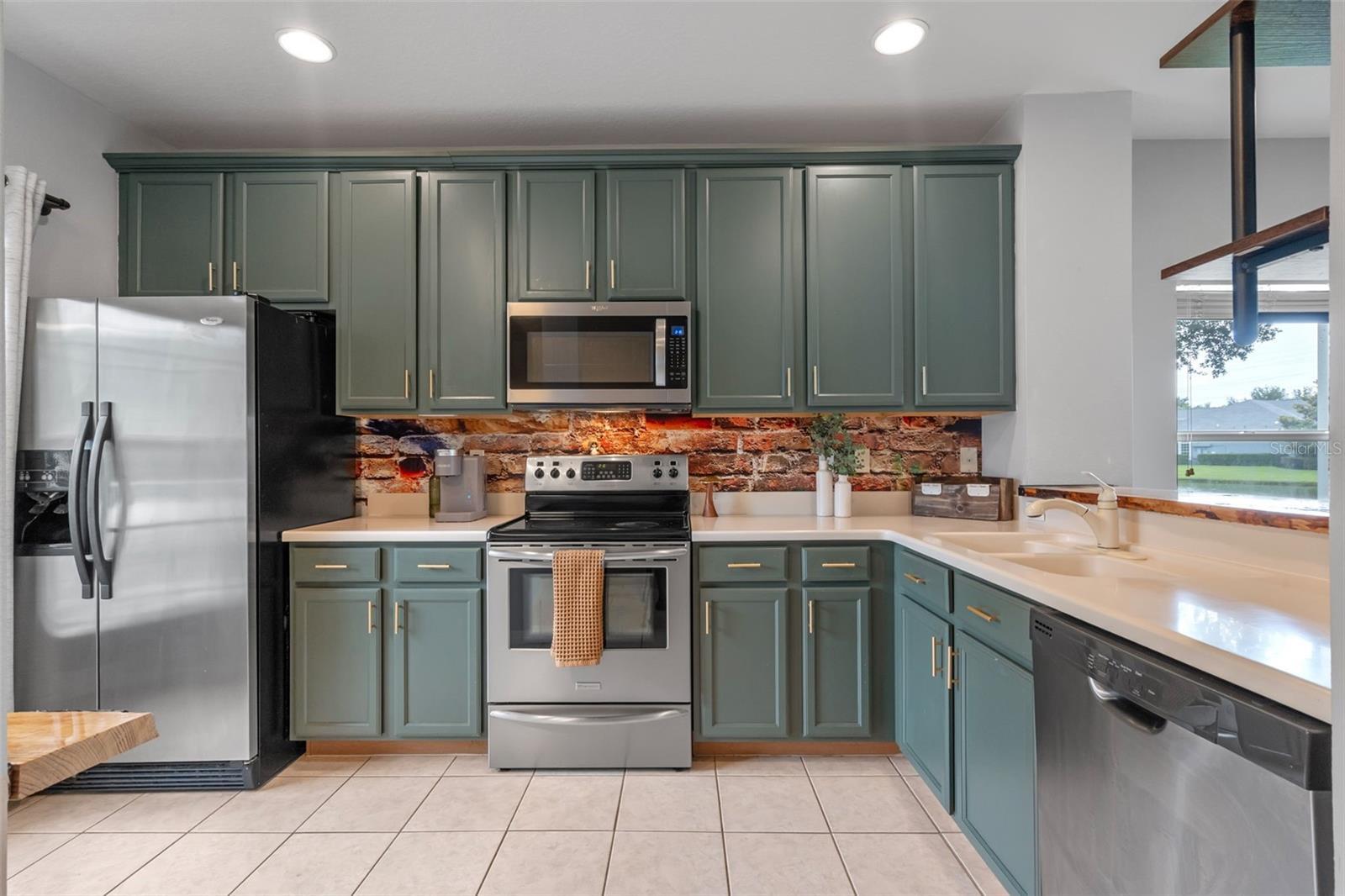Property Photo: 9303 Flowering Cottonwood Road 17 FL 32832