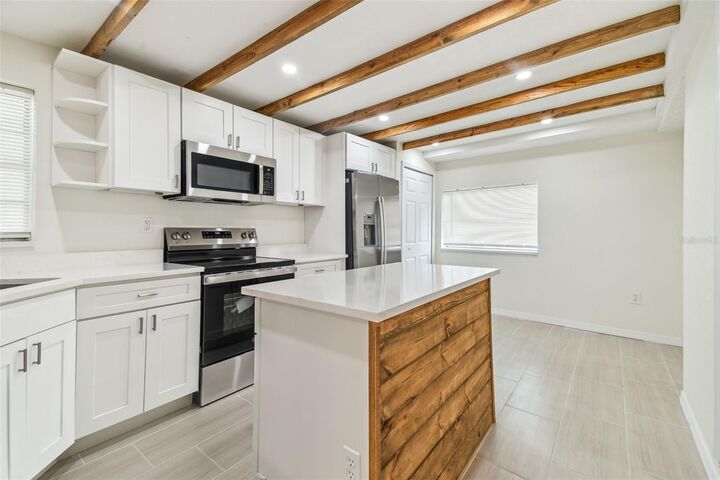 Property Photo:  2211 E Hanna Avenue  FL 33610 