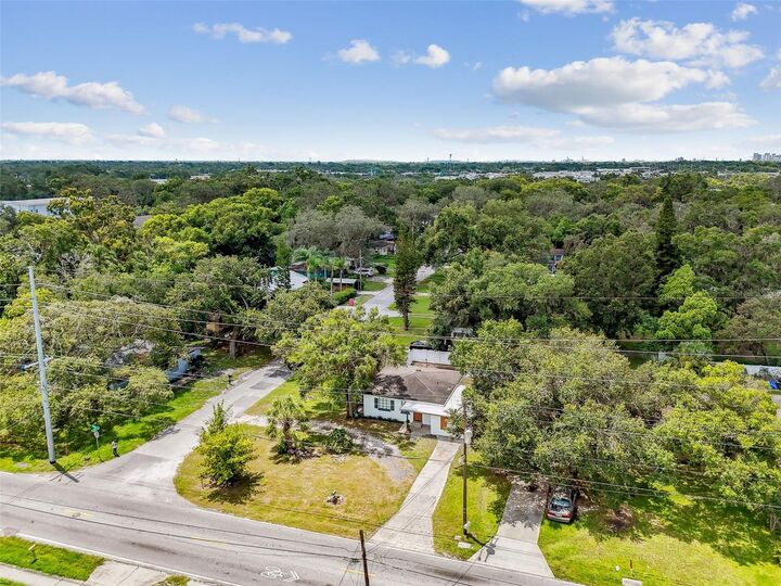 Property Photo:  2211 E Hanna Avenue  FL 33610 