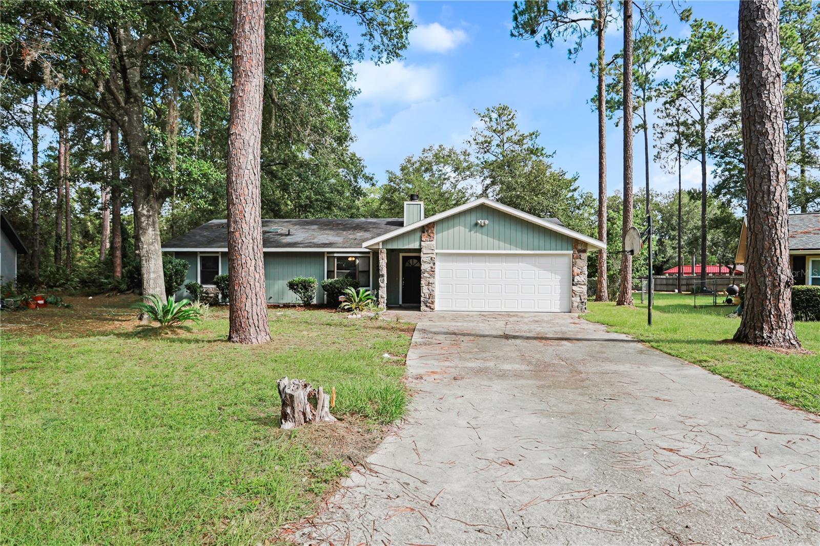 Property Photo: 2240 NW 44th Place FL 32605