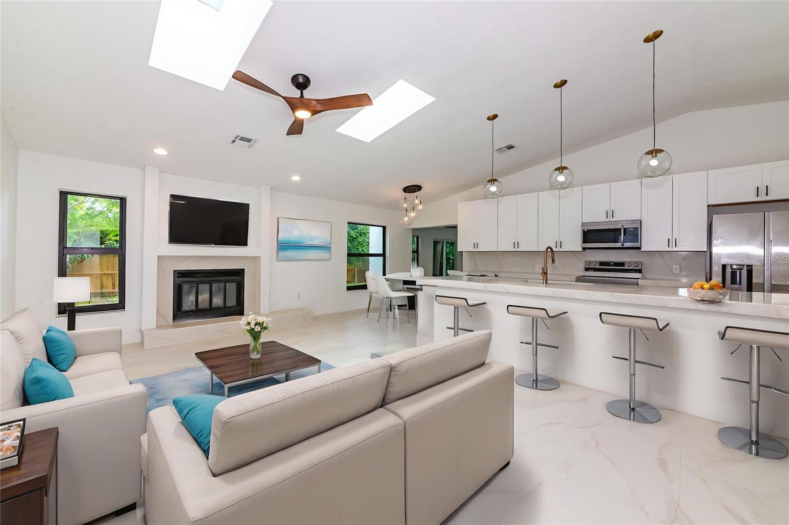 Property Photo: 1658 Ridgewood Lane FL 34231