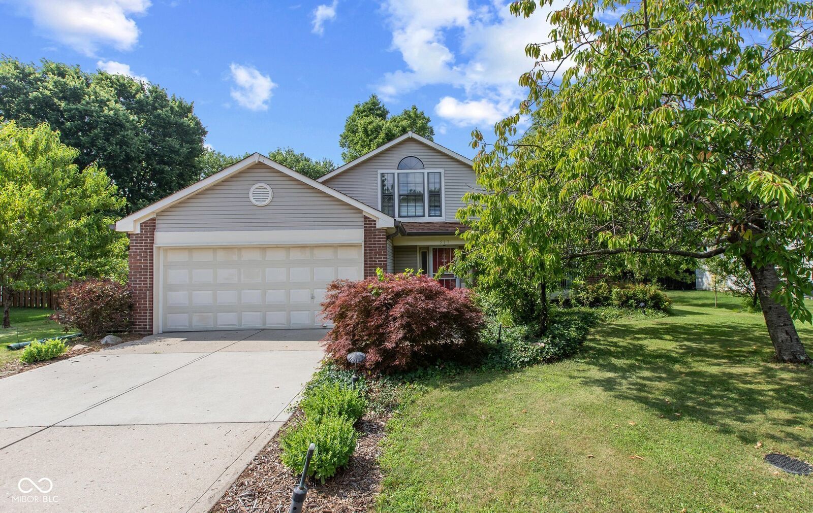 Property Photo: 517 Amberleaf Trail IN 46074