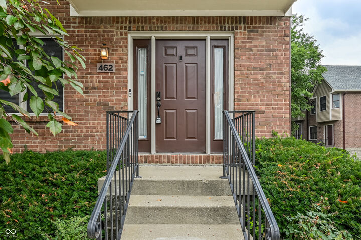 Property Photo: 462 E 10th Street IN 46202