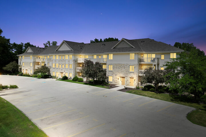 Property Photo:  520 Windstone Dr 203  WI 53029 