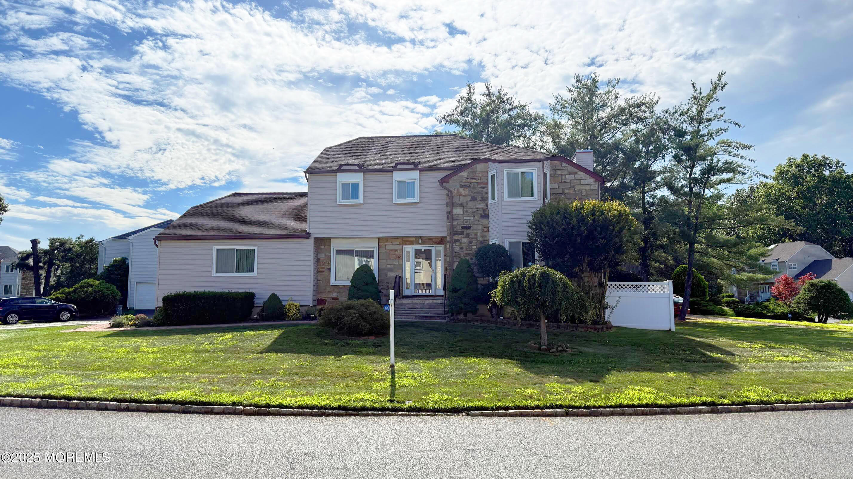 Property Photo:  7 Mariposa Place  NJ 08857 