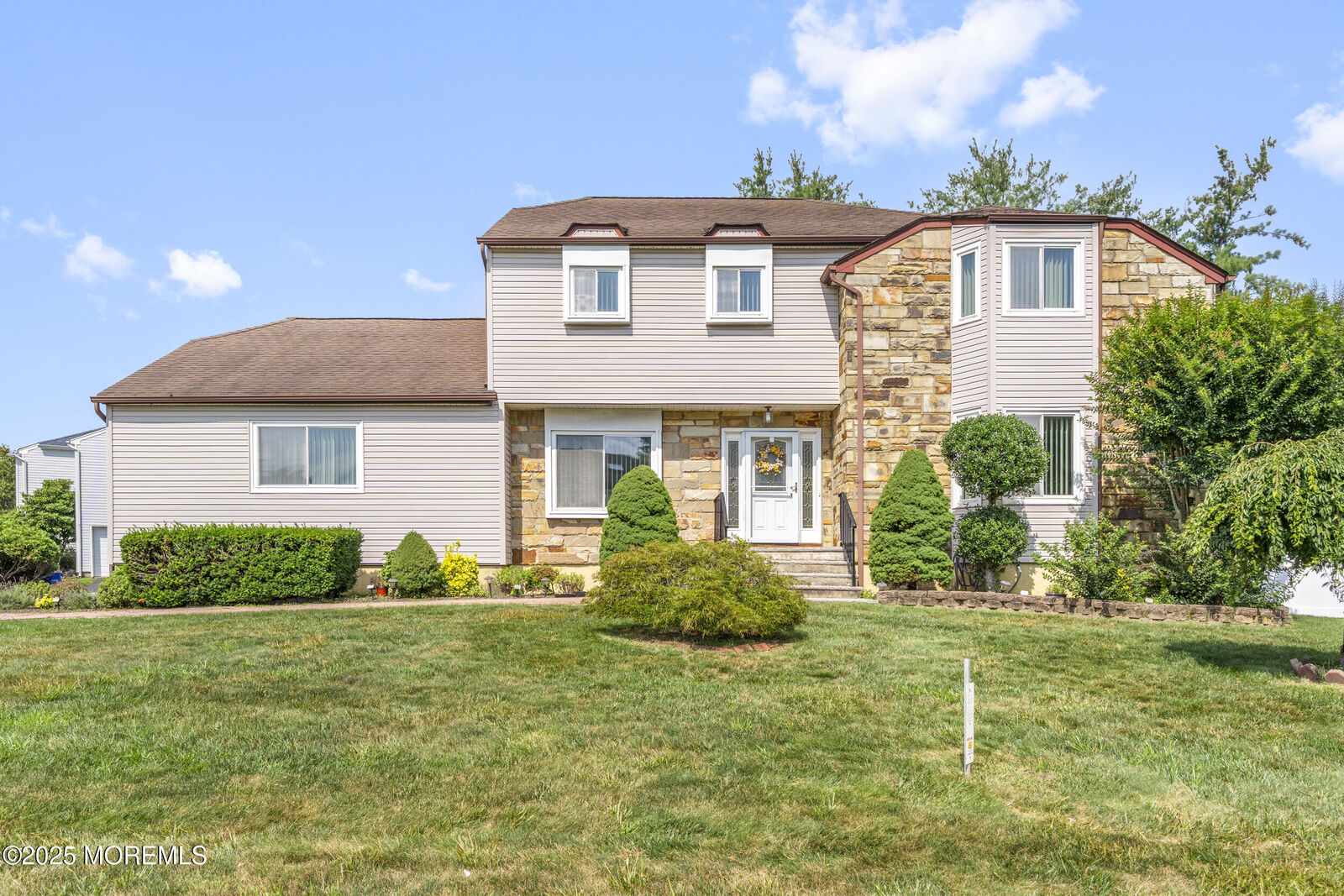 Property Photo: 7 Mariposa Place NJ 08857