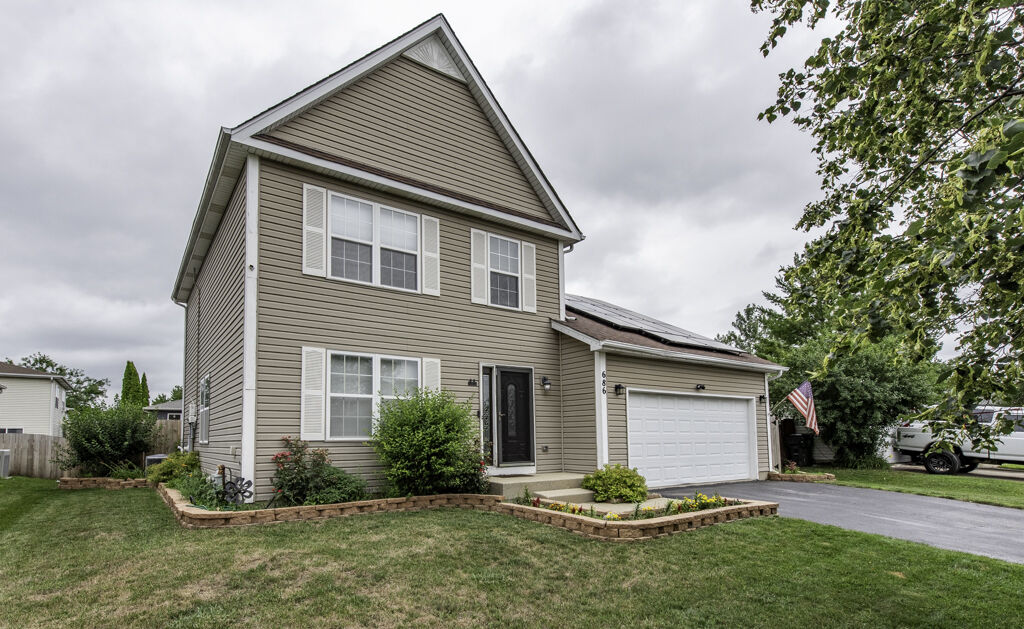 Property Photo:  686 Chippewa Circle  IL 60073 