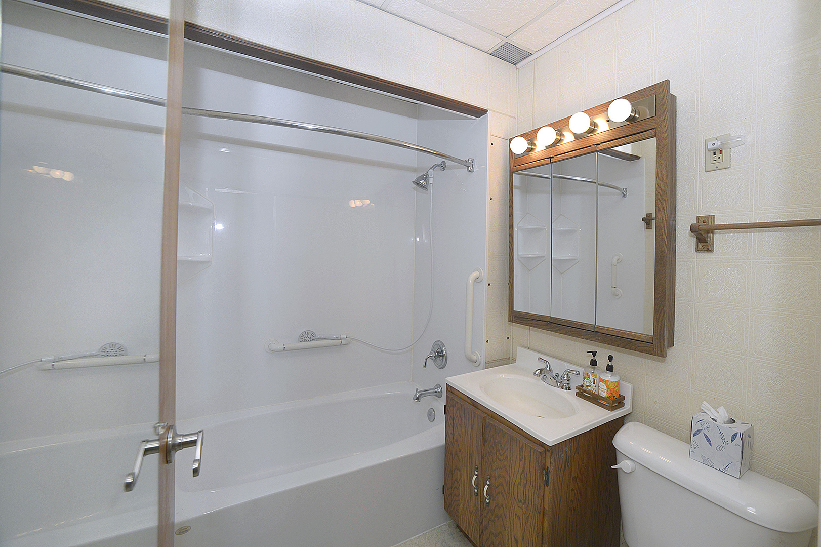 Property Photo: 1339 W Jackson Street IL 61350