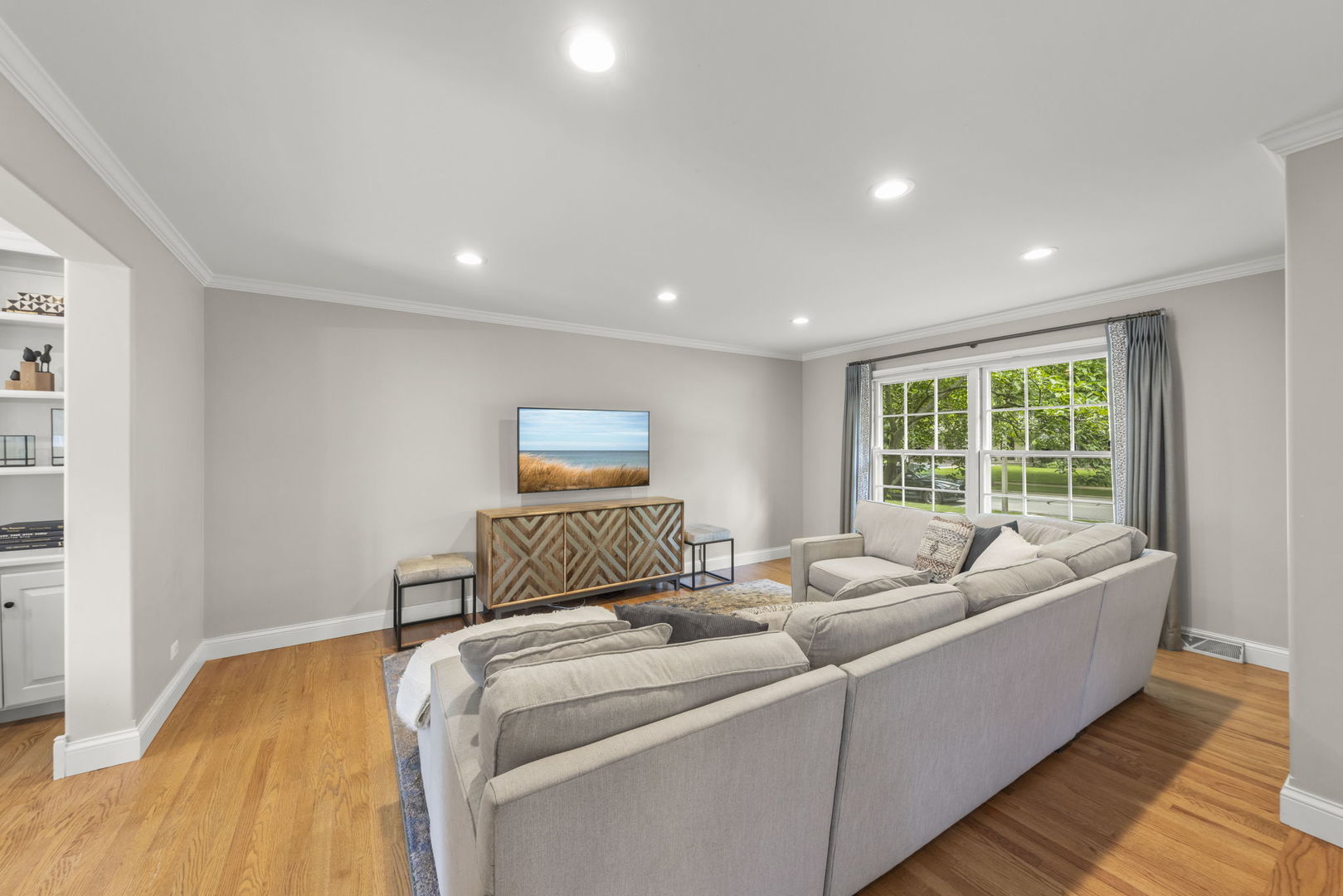 Property Photo: 1425 Brush Hill Circle IL 60540