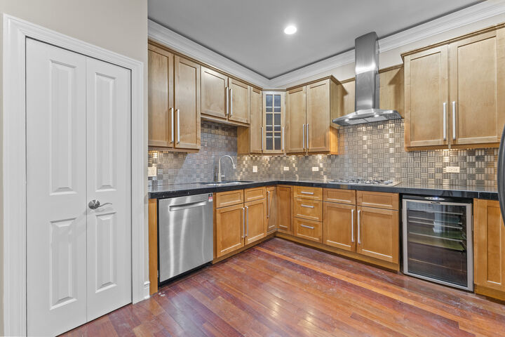 Property Photo: 4231 N Kedzie Avenue 3E IL 60618